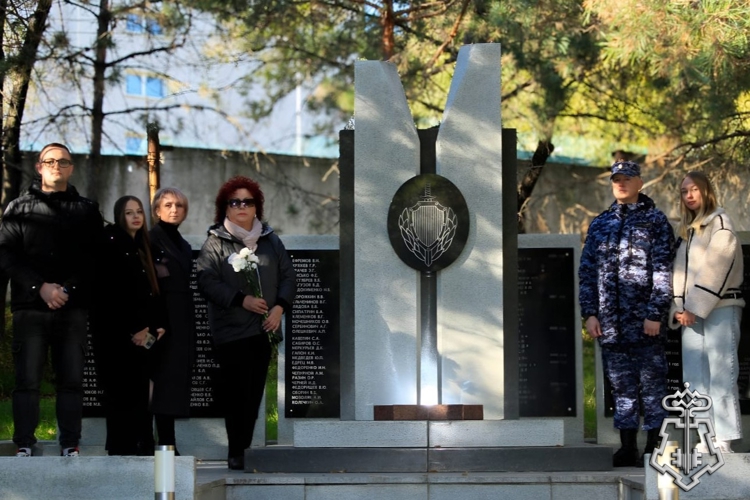 В Хабаровске будущие росгвардейцы почтили память сотрудников правоохранительных органов, погибших при исполнении служебного долга