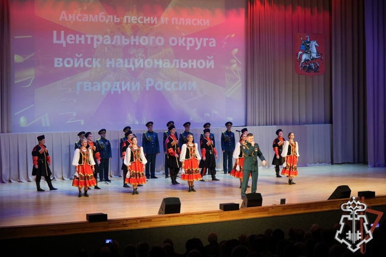 Заместитель директора Росгвардии Василий Сонин вручил государственные и ведомственные награды сотрудникам вневедомственной охраны в день профессионального праздника 