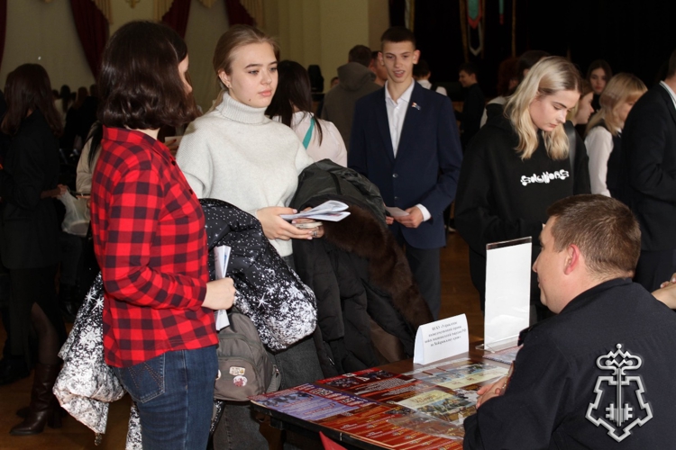 В Хабаровске сотрудники Росгвардии приняли участие в «круглом столе» со студентами Тихоокеанского университета 