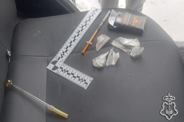 В Хабаровске сотрудники Росгвардии задержали граждан, подозреваемых в незаконном хранении наркотических средств