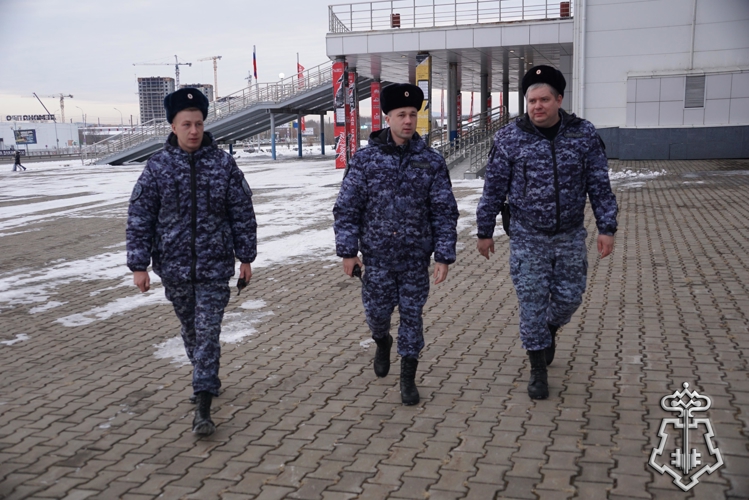 В Хабаровске сотрудники Росгвардии обеспечили правопорядок во время матча чемпионата России по хоккею с мячом