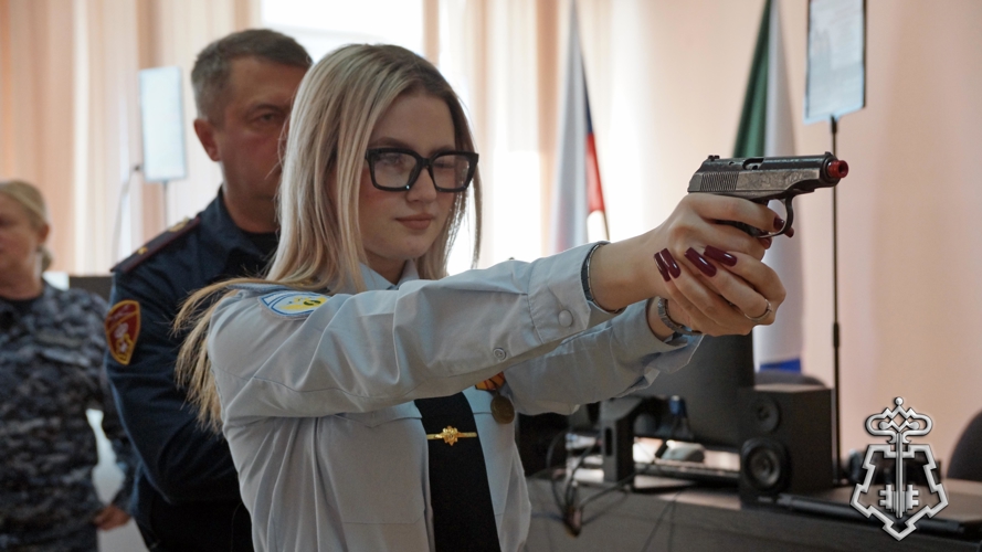 В День призывника хабаровские школьники и студенты стали гостями Росгвардии