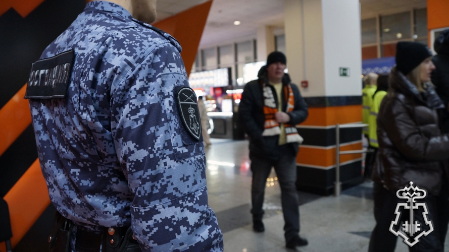 В Хабаровске росгвардейцы обеспечили правопорядок во время матчей по футболу и хоккею