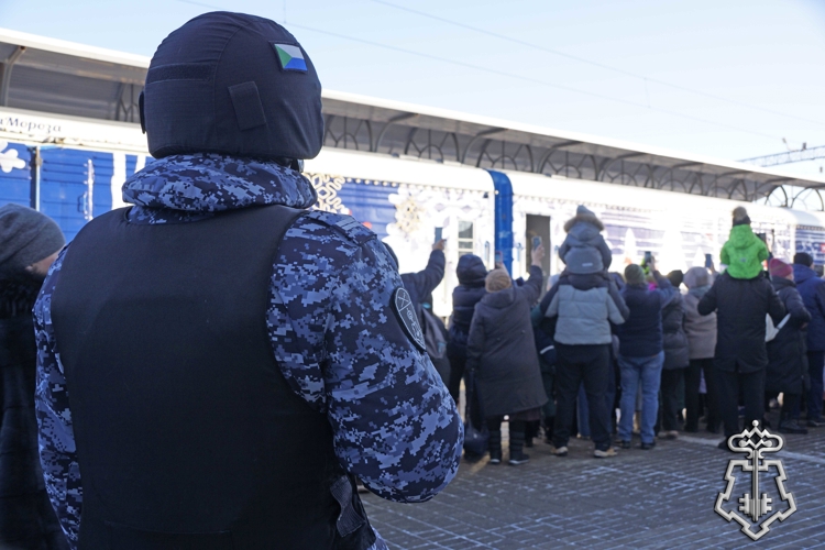 Росгвардейцы обеспечили правопорядок во время пребывания Поезда Деда Мороза в Хабаровском крае