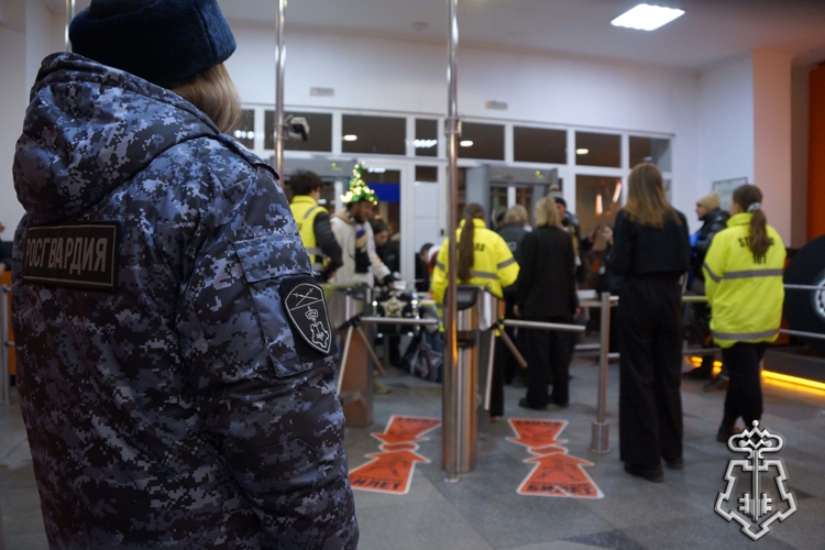 В Хабаровске росгвардейцы обеспечили правопорядок во время домашнего матча хоккейного клуба «Амур»