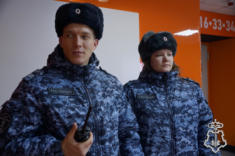 Сотрудники Росгвардии обеспечили охрану общественного порядка и безопасность на хоккейном матче в Хабаровске