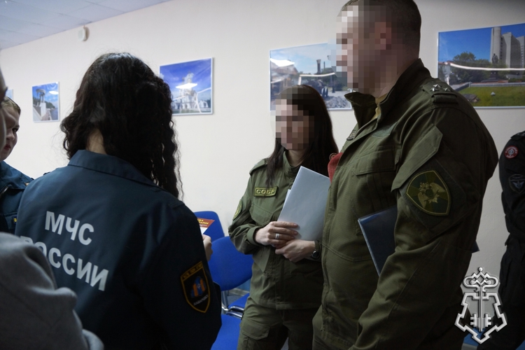 В Хабаровске сотрудники Росгвардии встретились со студентами техникума
