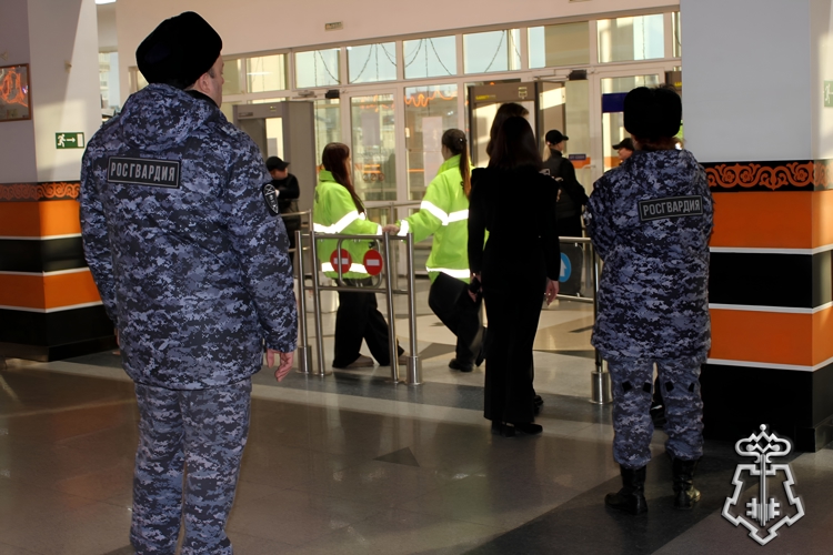 В Хабаровске росгвардейцы обеспечили правопорядок во время серии домашних игр ХК «Амур» 