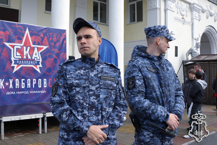 Росгвардейцы обеспечили общественный порядок и безопасность во время проведения футбольного матча в Хабаровске