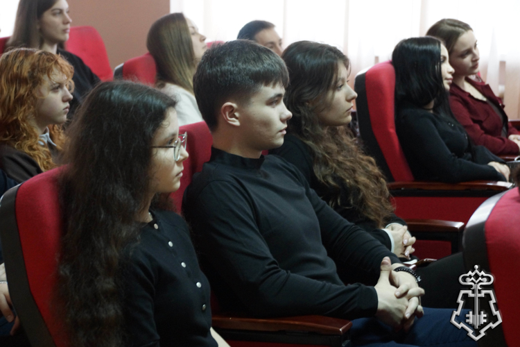 В Хабаровске сотрудники Росгвардии провели День открытых дверей для старшеклассников