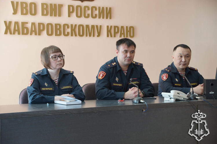 В Хабаровске росгвардейцы встретились с представителем русской православной церкви 