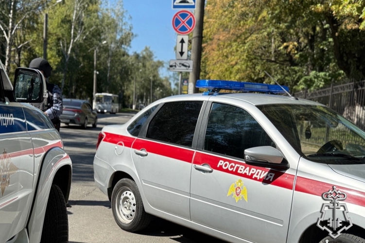 В посёлке Хор Хабаровского края сотрудники Росгвардии задержали подростков, похитивших велосипед