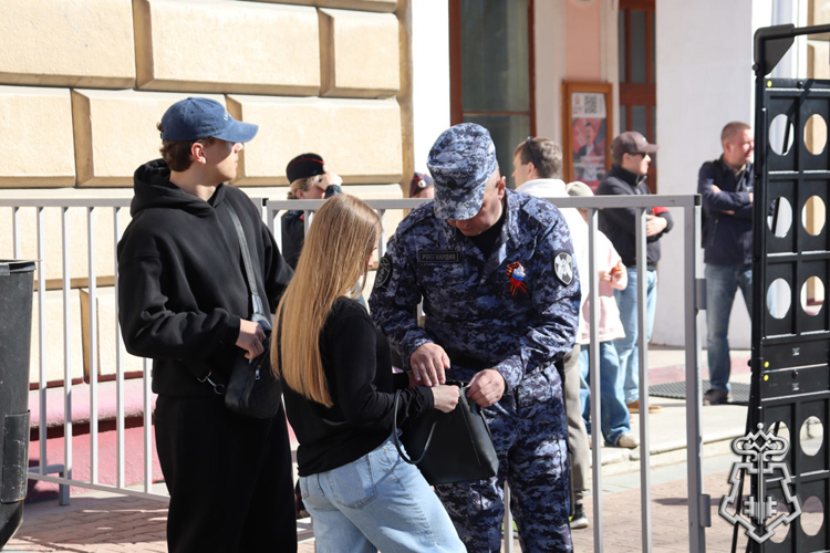 В Хабаровске сотрудники Росгвардии обеспечили безопасность праздничных мероприятий Дня Победы
