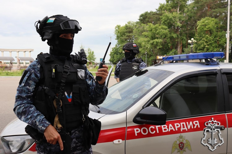 В Хабаровске росгвардейцы провели тренировки по обеспечению общественной безопасности в период проведения спортивных мероприятий
