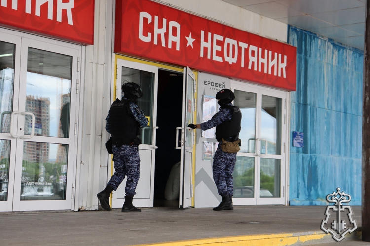В Хабаровске росгвардейцы провели тренировки по обеспечению общественной безопасности в период проведения спортивных мероприятий