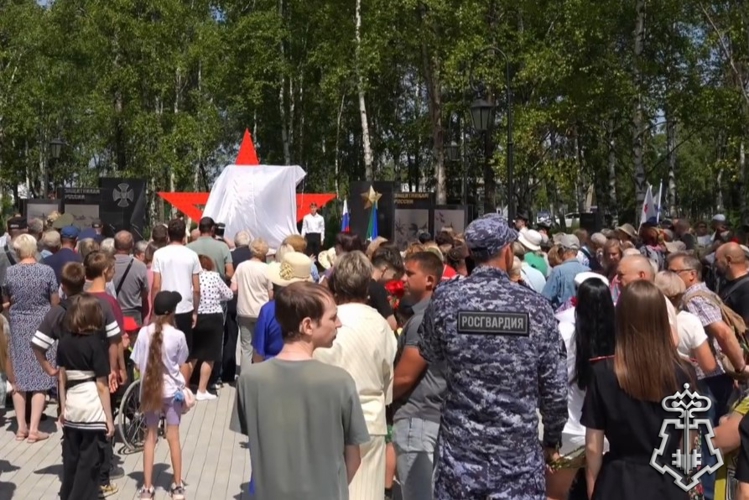 В г. Советская Гавань сотрудники Росгвардии оказали помощь женщине, потерявшей сознание во время массового мероприятия 