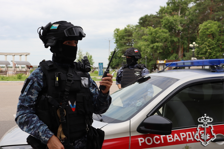 Росгвардейцы обеспечили общественный порядок и безопасность во время проведения футбольного матча в Хабаровске