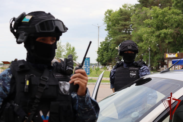 В Хабаровске росгвардейцы обеспечили правопорядок во время финального матча за Кубок России по хоккею с мячом