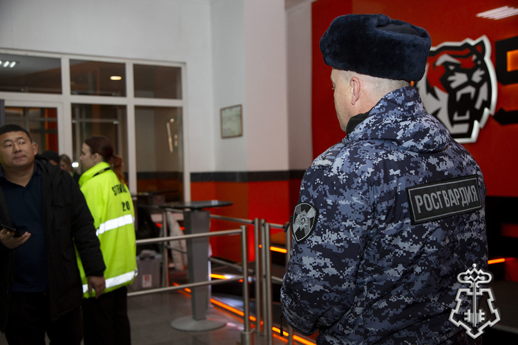 В Хабаровске росгвардейцы обеспечили правопорядок во время хоккейного матча 